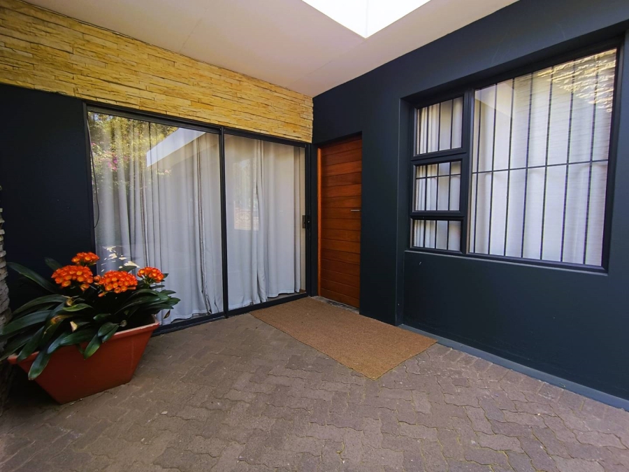 5 Bedroom Property for Sale in Langenhovenpark Free State